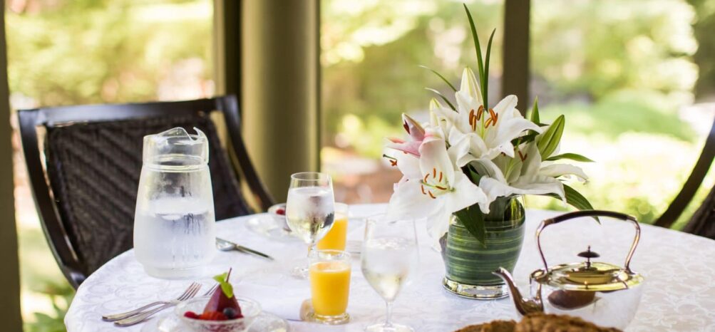 Stonehurst Place Breakfast on the Porch