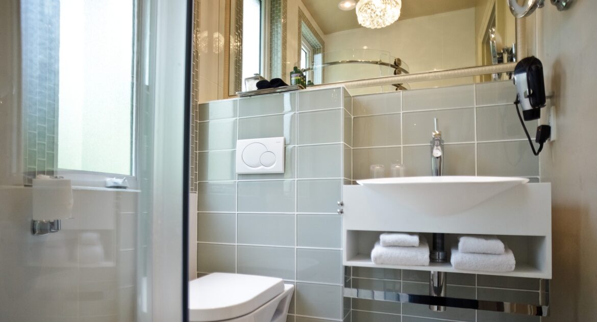 Farnsworth toilet and sink area in Stonehurst Place