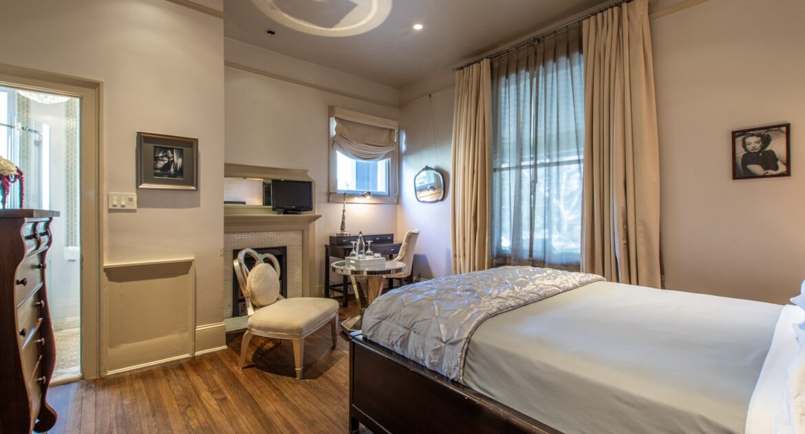 Farnsworth room bed with silver metallic comforter in Stonehurst Place