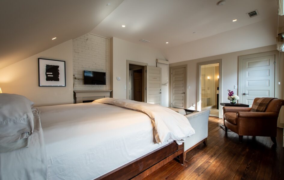 The Gables-Stonehurst Pl-76 The Gables room bed with cream colored sheets