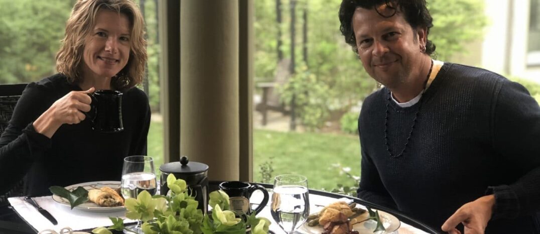 romantic-getaways-in-the-south-1500x609 Couple enjoying breakfast at Stonehurst Place